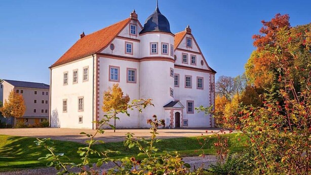 A large, white building with a red-tiled roof and a prominent central tower. - Maaß'ens vacation home (Wildau)