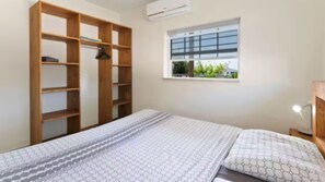 1 chambre, coffres-forts dans les chambres, fer et planche à repasser