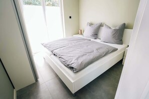2 bedrooms, iron/ironing board, WiFi