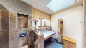 Douche, sèche-cheveux