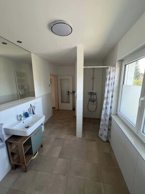 Een douche, een haardroger