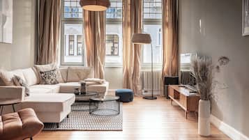 Fernseher, Bücher, Arbeitsbereiche