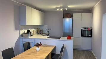 Kühlschrank, Ofen, Herdplatte, Geschirrspüler