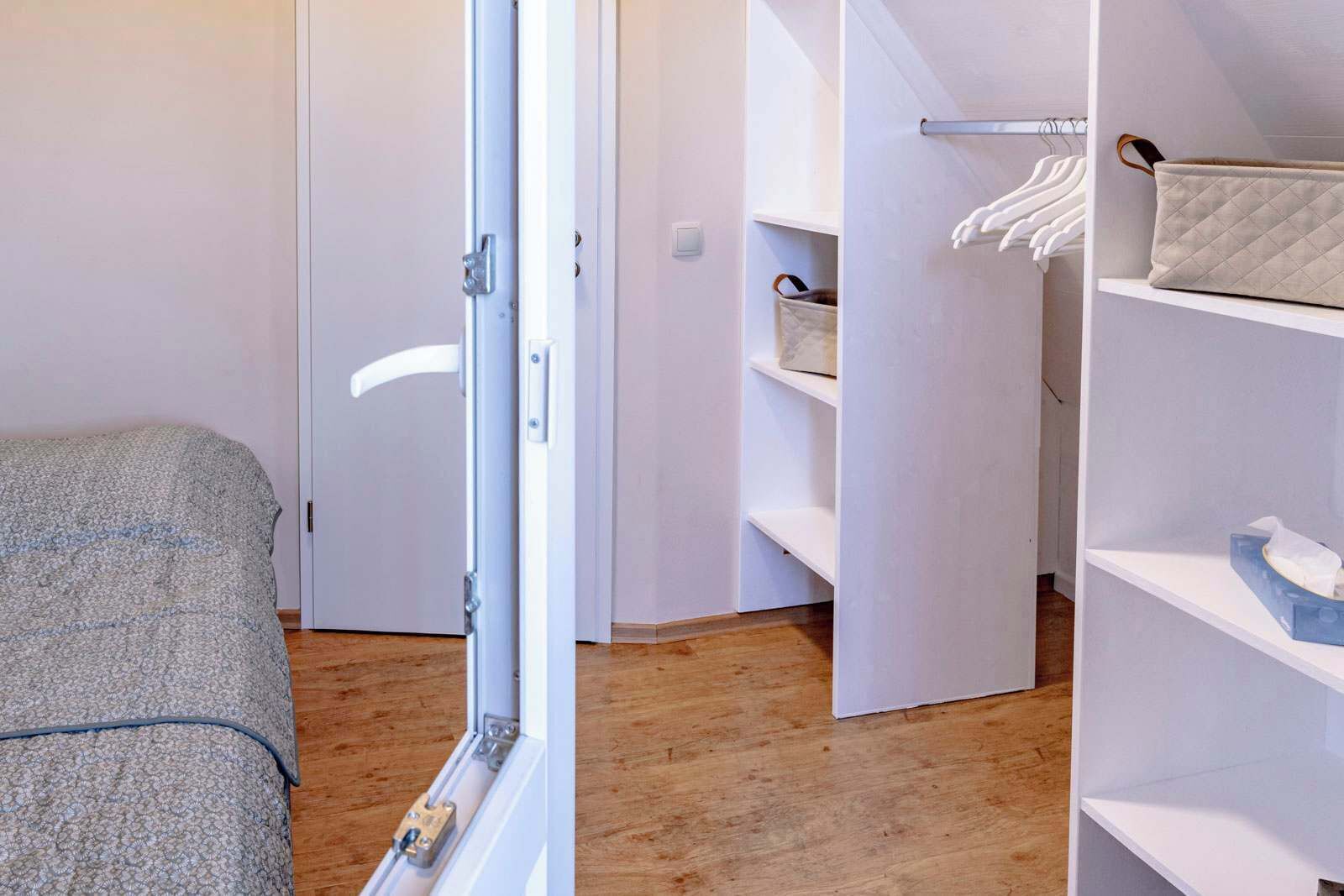 2 bedrooms, iron/ironing board, WiFi