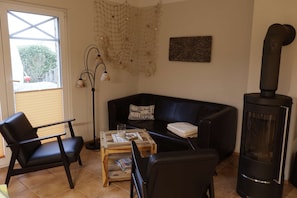 TV, fireplace, DVD player, books