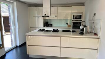 Kühlschrank, Ofen, Herdplatte, Geschirrspüler