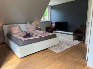 3 bedrooms, iron/ironing board, WiFi - Exklusives Ferienhaus Celeste nahe Warnemünde – Luxus & Entspannung für bis zu 7 (Rostock)