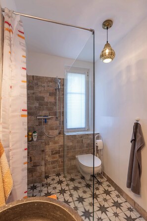 Shower, hair dryer, shampoo - Ferienhaus Neuland 4 – Entspannung in Seenähe (Lychen)