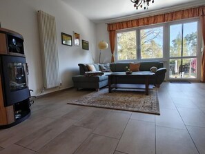 TV, fireplace, DVD player