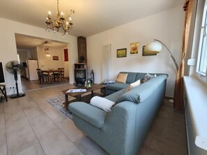 TV, fireplace, DVD player