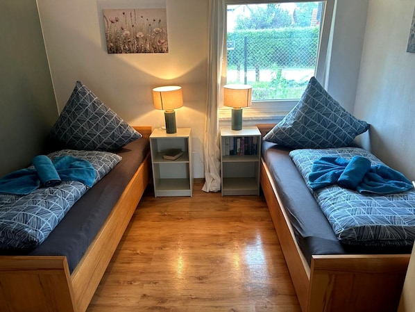 2 habitaciones, escritorio, cuna de viaje y wifi 