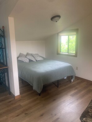 1 makuuhuone, työpöytä, Wi-Fi, vuodevaatteet