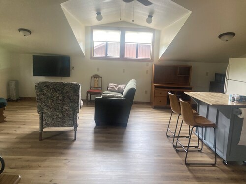 Charming 1-bedroom apartment with WiFi, AC in quaint Thermopolis