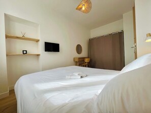 2 bedrooms, iron/ironing board, WiFi, bed sheets