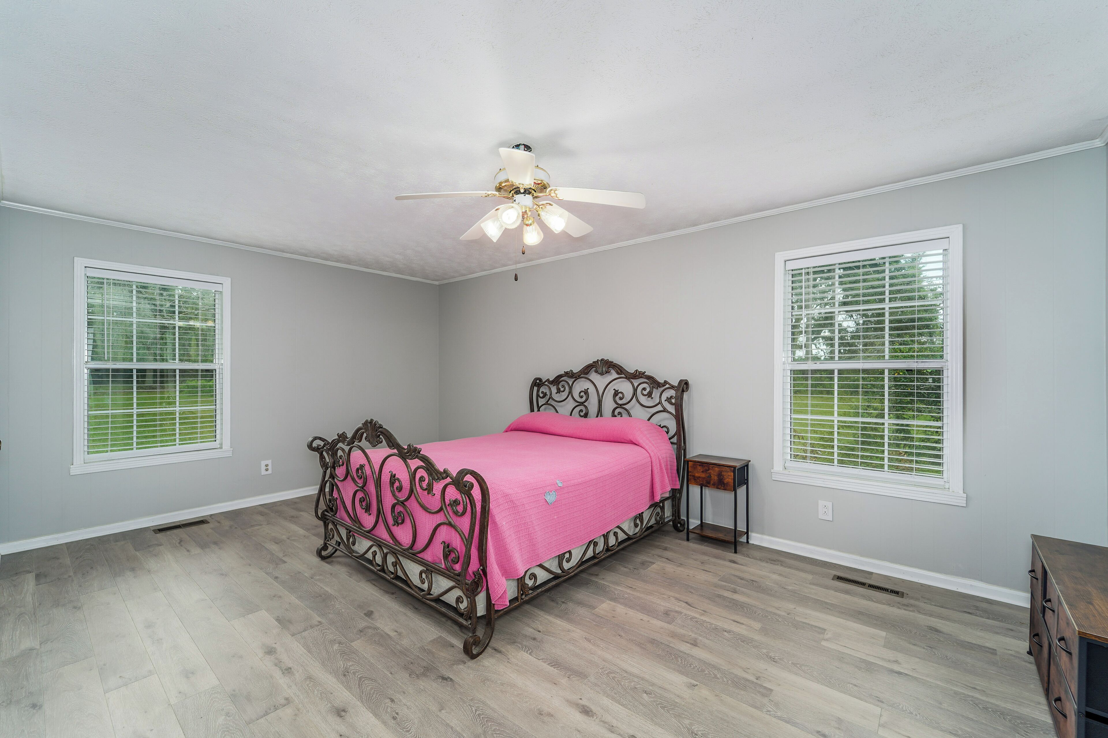 3 habitaciones, escritorio, wifi gratis y ropa de cama 