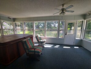Interior - Peaceful almost 4 acres  pond,sunroom, close to shopping restaurant's Douglas,GA (Douglas)