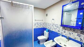 Family Apartment, Balcony, Garden View | Bathroom | Shower, free toiletries, soap, toilet paper
