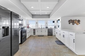 Micro-ondes, four, plaque de cuisson, lave-vaisselle