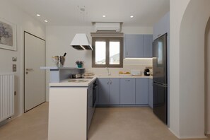 Microondas, horno, placa de cocina, lavavajillas