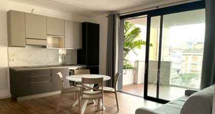 BLUESuite - Nuovissimo trilocale fronte mare, 3 piano con terrazza e box