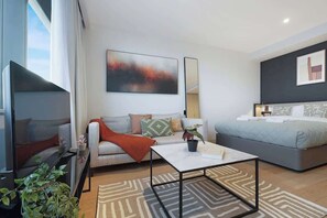 TV - Stylish Studio Apartment in City Suites (Greater Manchester)
