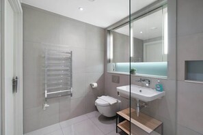 Shower - Stylish Studio Apartment in City Suites (Greater Manchester)