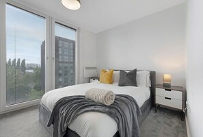 2 bedrooms, internet, bed sheets