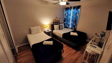 3 habitaciones, tabla de planchar con plancha, wifi y ropa de cama