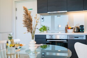 Fridge, oven, dishwasher, coffee/tea maker - Vienna Residence, Philips Haus - Euro Plaza #6570 (Vienna)