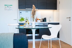 Fridge, oven, dishwasher, coffee/tea maker - Vienna Residence, Philips Haus - Euro Plaza #6510 (Vienna)