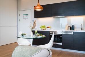 Fridge, oven, dishwasher, coffee/tea maker - Vienna Residence, Philips Haus - Euro Plaza #6515 (Vienna)