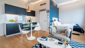 A modern apartment with a kitchen, dining area, and living room. - Vienna Residence, Philips Haus - Euro Plaza #6545 (Vienna)
