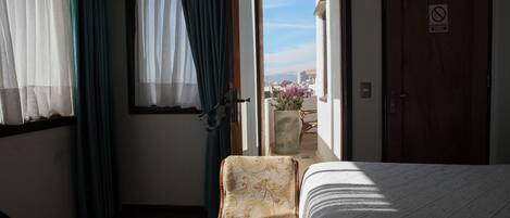 Singola Standard | Una cassaforte in camera, una scrivania, Wi-Fi gratuito, lenzuola