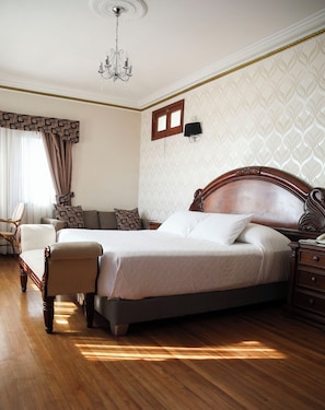 Traditional Στούντιο-Σουίτα | Κλινοσκεπάσματα υψηλής ποιότητας, πουπουλένια παπλώματα 