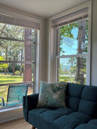 Charming Coastal Cottage with Nature and Ocean Views