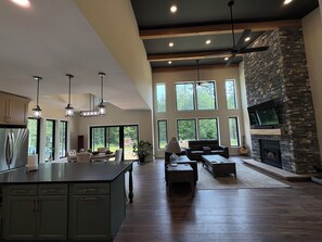 Smart TV - Charming 3-bedroom house near Saratoga Springs. Creekside on 20 acres of forest. (Rock City Falls)