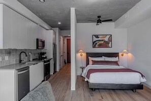 Standard Studio, 1 Queen Bed | Desk, laptop workspace, blackout drapes, iron/ironing board - Sentral Sol Modern (Phoenix)