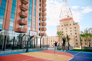 Basketball court - Sentral Sol Modern (Phoenix)