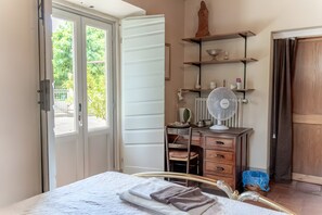 3 bedrooms, WiFi, bed sheets