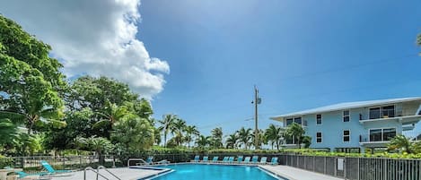 Piscine extérieure, piscine chauffée
