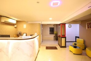Lobby - hotel lucky palace  (Bangkok)