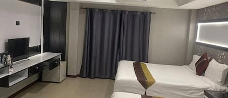 Deluxe Triple Room | In-room safe, free WiFi