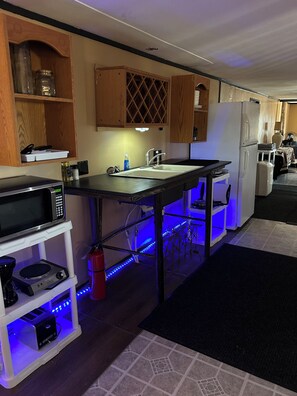 Frigorifero, microonde, macchina per tè/caffè, tostapane