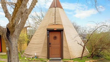 Traditional Cabin, Multiple Beds, Non Smoking, Private Bathroom