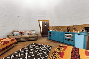 Family Cabin, Non Smoking, Air conditioning | Living area
