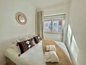 2 habitaciones, tabla de planchar con plancha, wifi y ropa de cama 