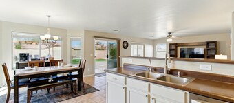 Family Fun & Relaxation - Goodyear Getaway near golf, spring training, stadium