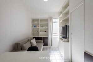 Basic Apartment | Living area