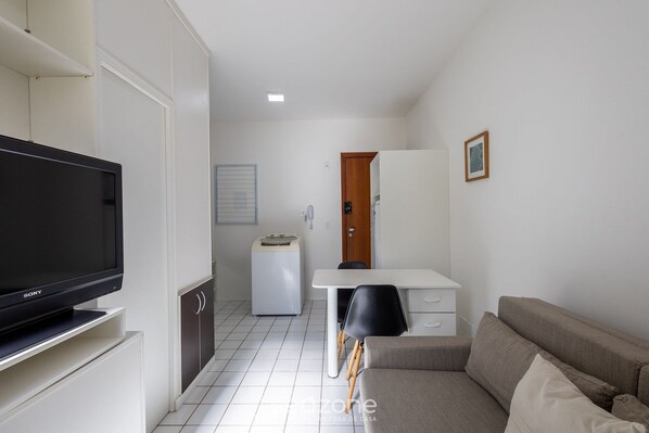Basic Apartment | Living area