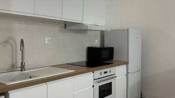 Micro-ondes, four, plaque de cuisson